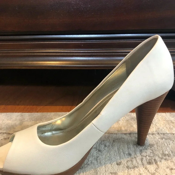 Style & Co White Heels - Picture 3 of 7